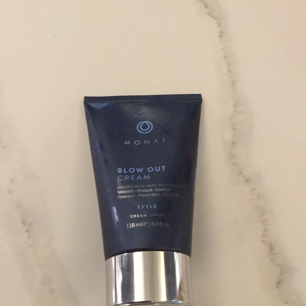Monat Blowout Cream